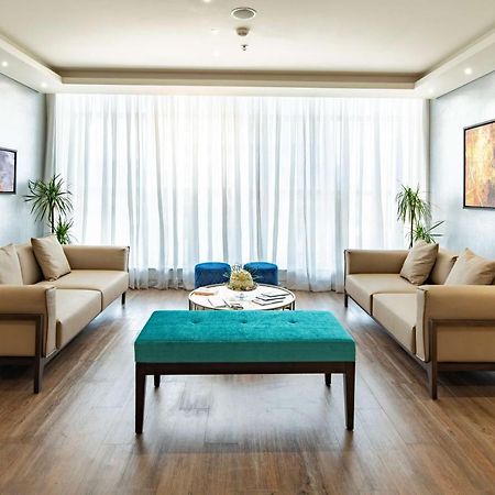 Radisson Blu Hotel, Jeddah Corniche Buitenkant foto A living room