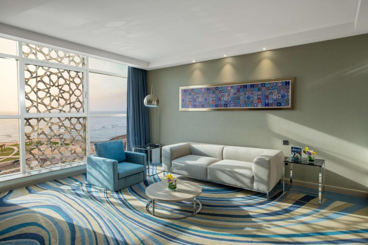 Radisson Blu Hotel, Jeddah Corniche Buitenkant foto A living room at the Jumeirah Atlantis