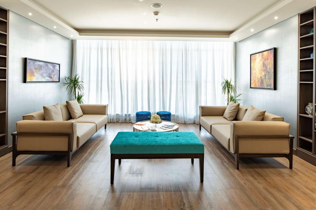 Radisson Blu Hotel, Jeddah Corniche Buitenkant foto A living room