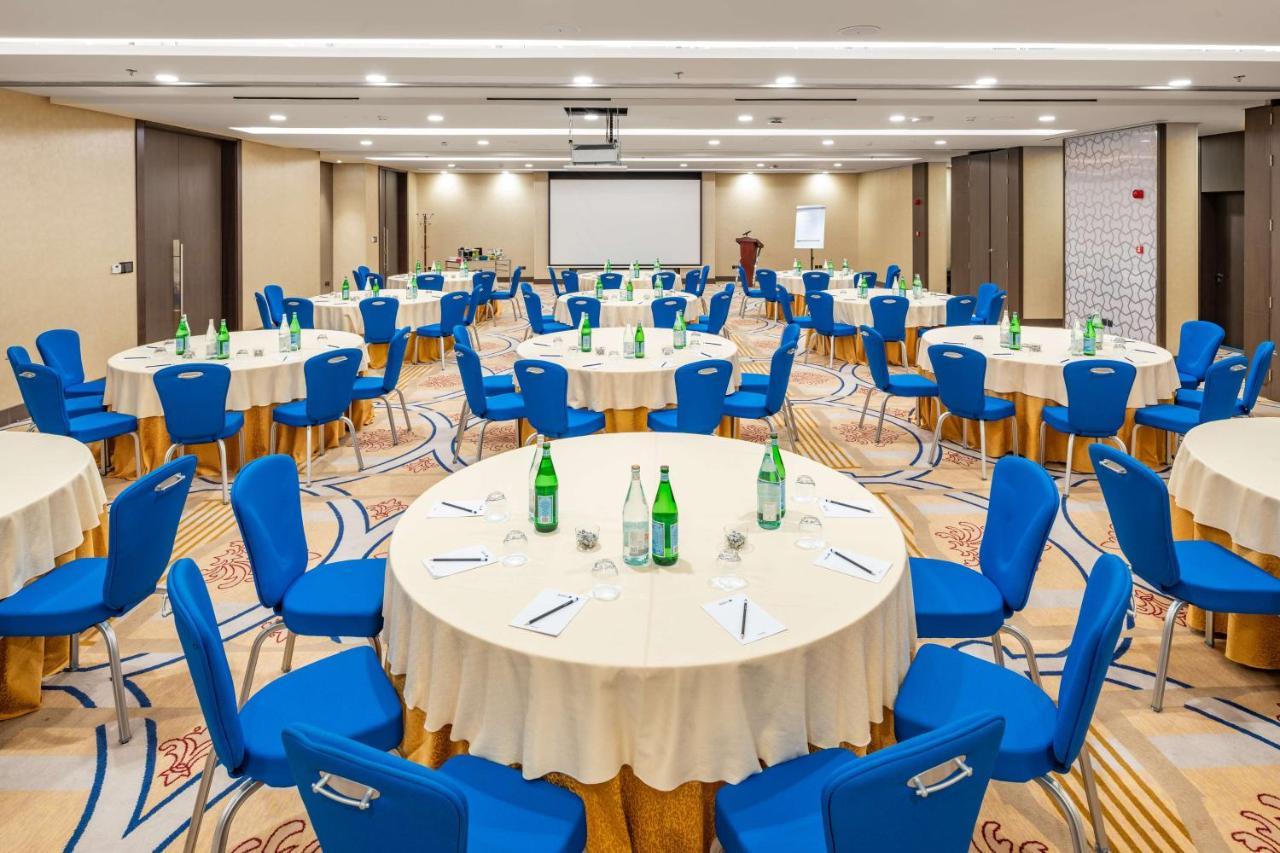 Radisson Blu Hotel, Jeddah Corniche Buitenkant foto Meeting room