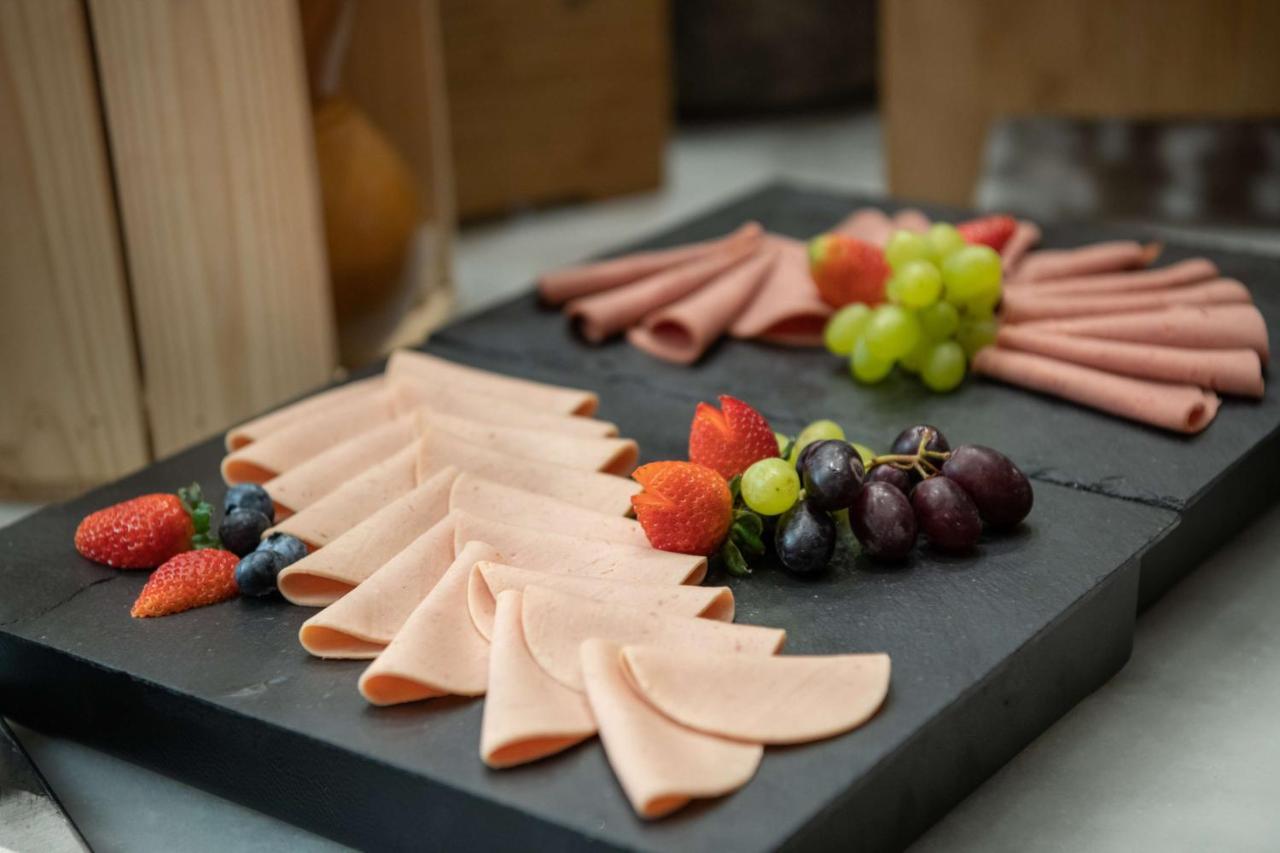 Radisson Blu Hotel, Jeddah Corniche Buitenkant foto Turkey ham