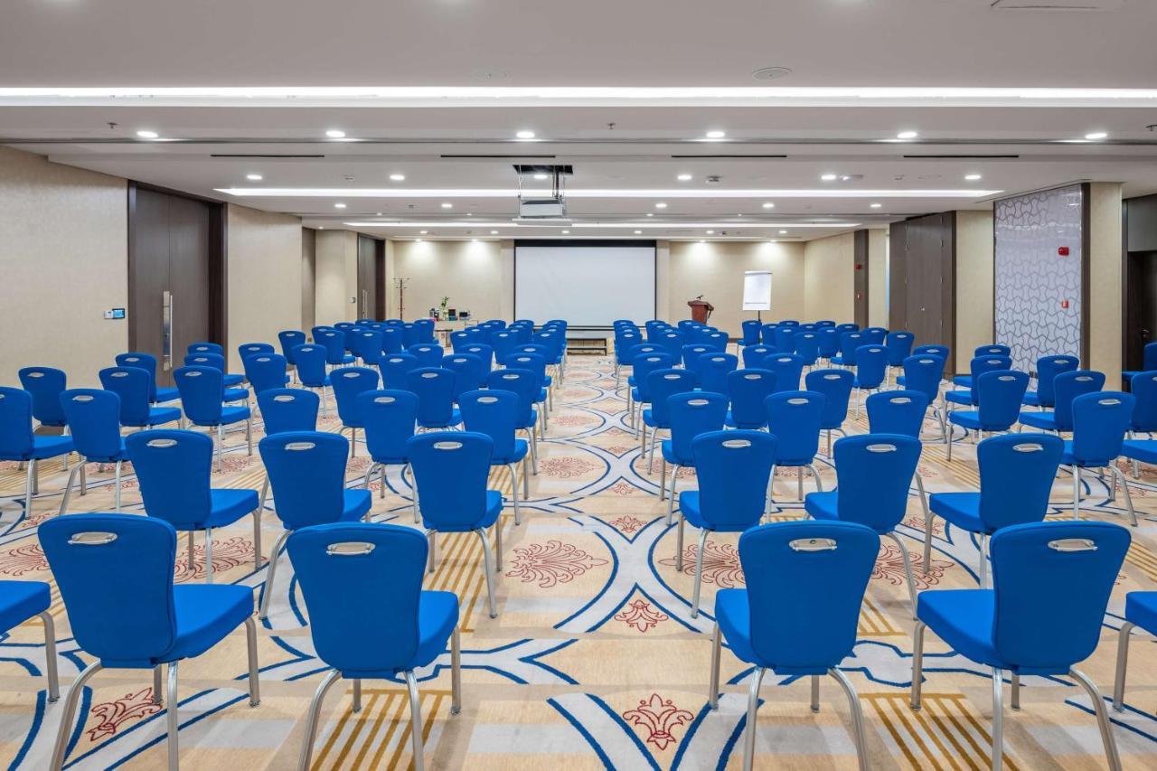 Radisson Blu Hotel, Jeddah Corniche Buitenkant foto Meeting room