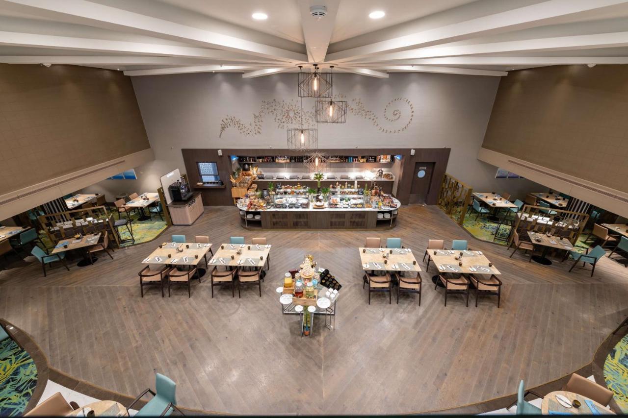 Radisson Blu Hotel, Jeddah Corniche Buitenkant foto The restaurant