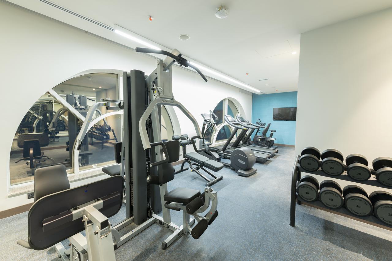 Radisson Blu Hotel, Jeddah Corniche Buitenkant foto The gym at the hotel