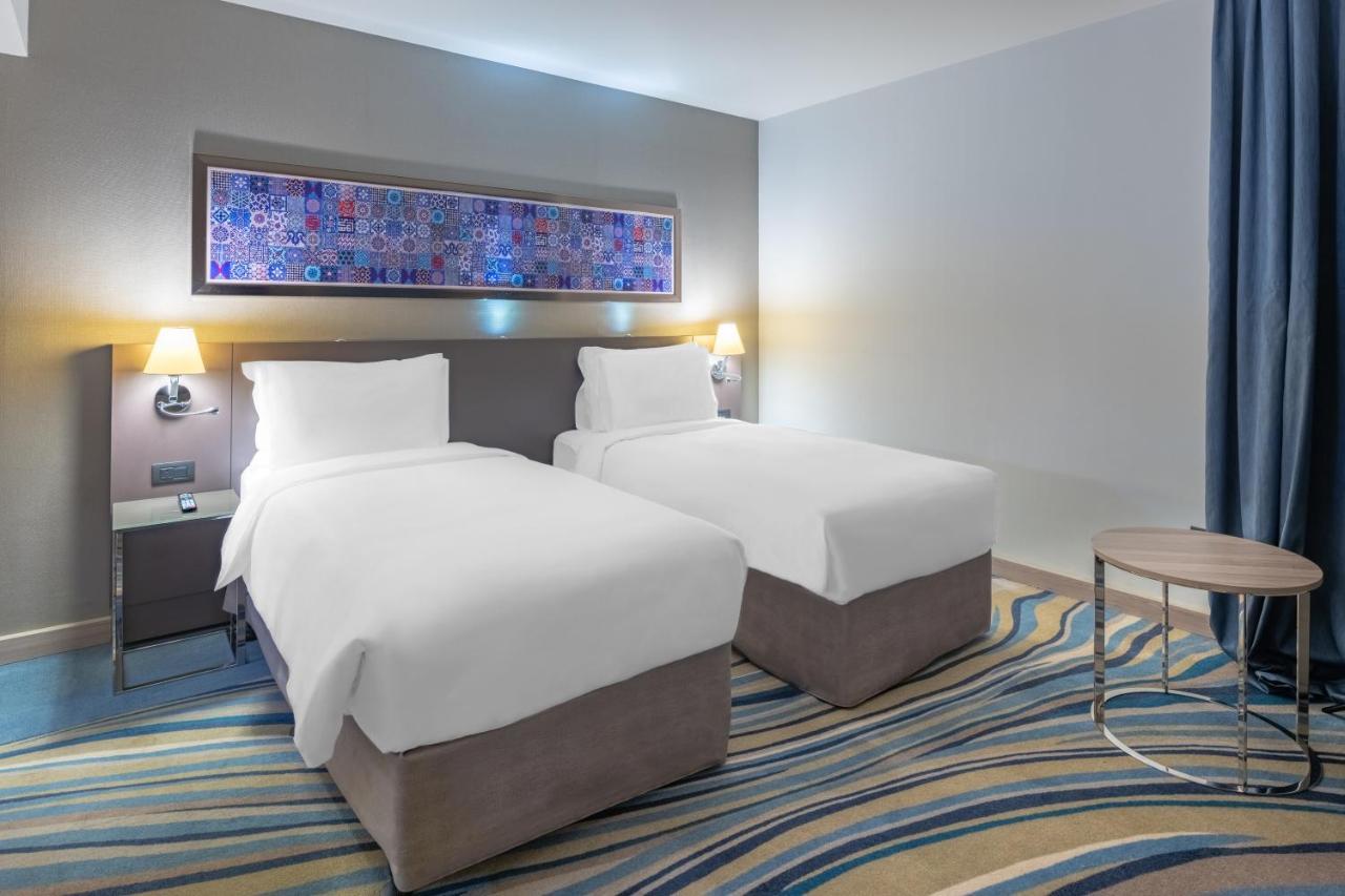 Radisson Blu Hotel, Jeddah Corniche Buitenkant foto A room at the hotel