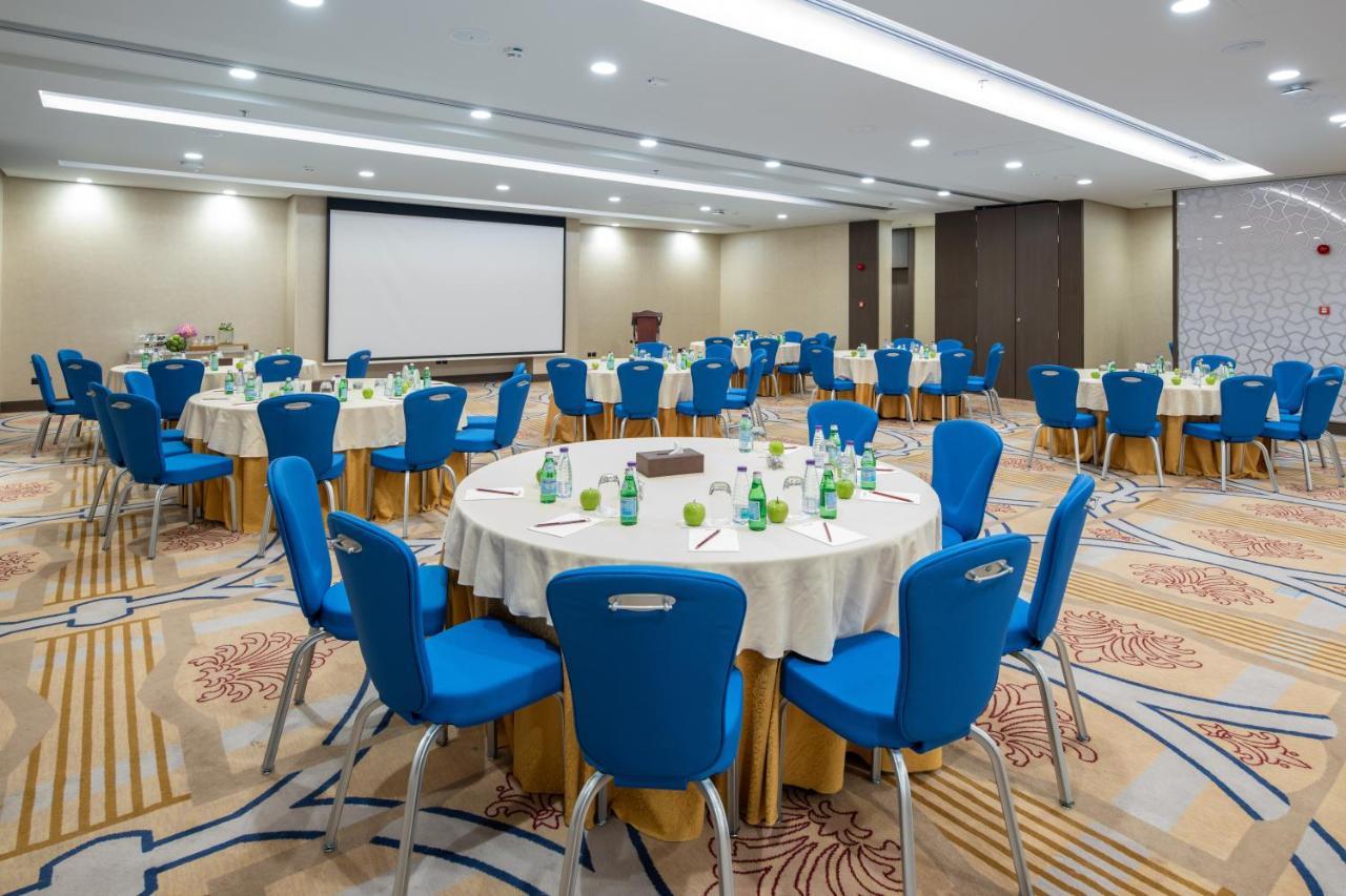 Radisson Blu Hotel, Jeddah Corniche Buitenkant foto Meeting room