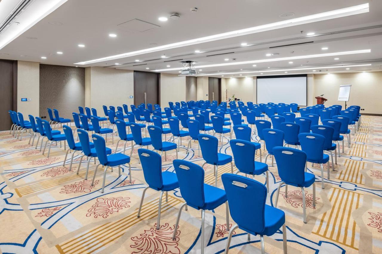 Radisson Blu Hotel, Jeddah Corniche Buitenkant foto Meeting room