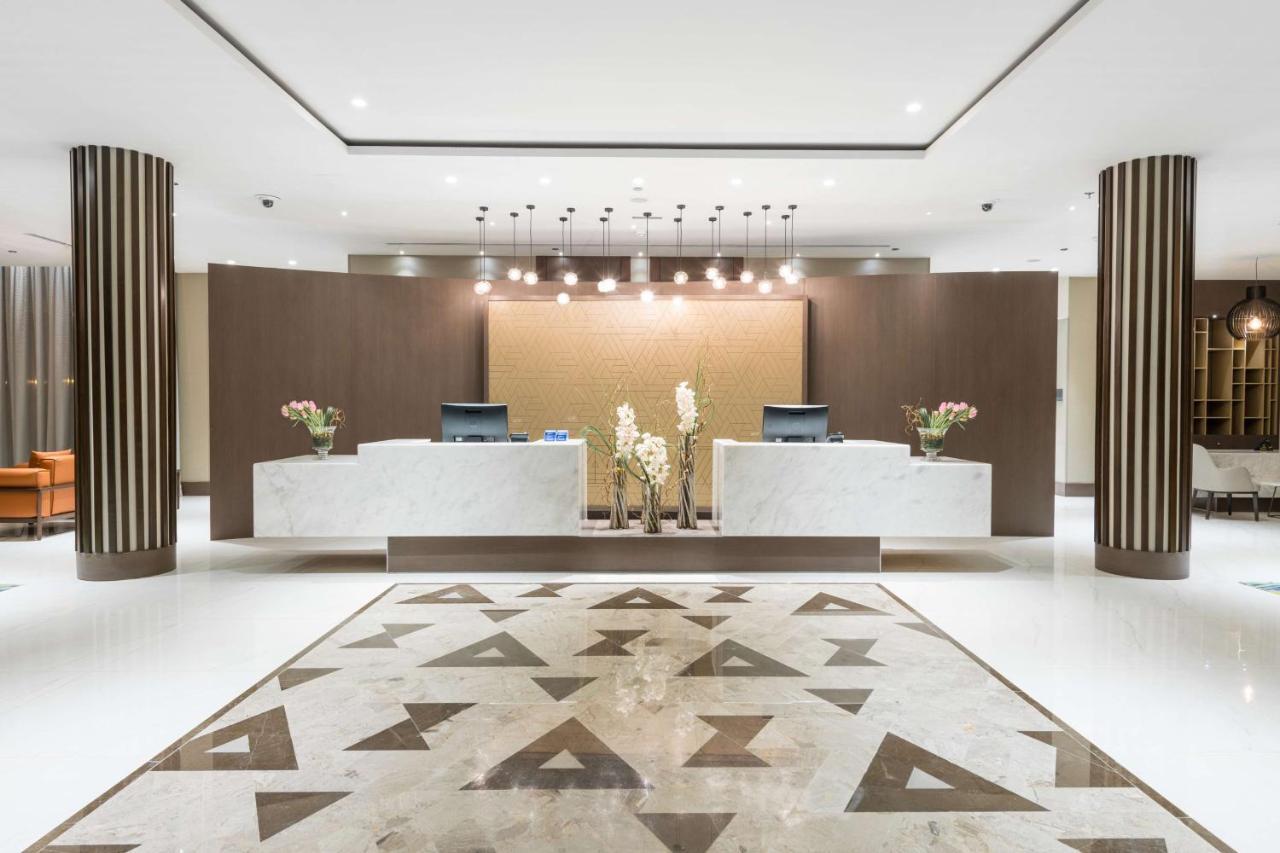 Radisson Blu Hotel, Jeddah Corniche Buitenkant foto The lobby of the hotel