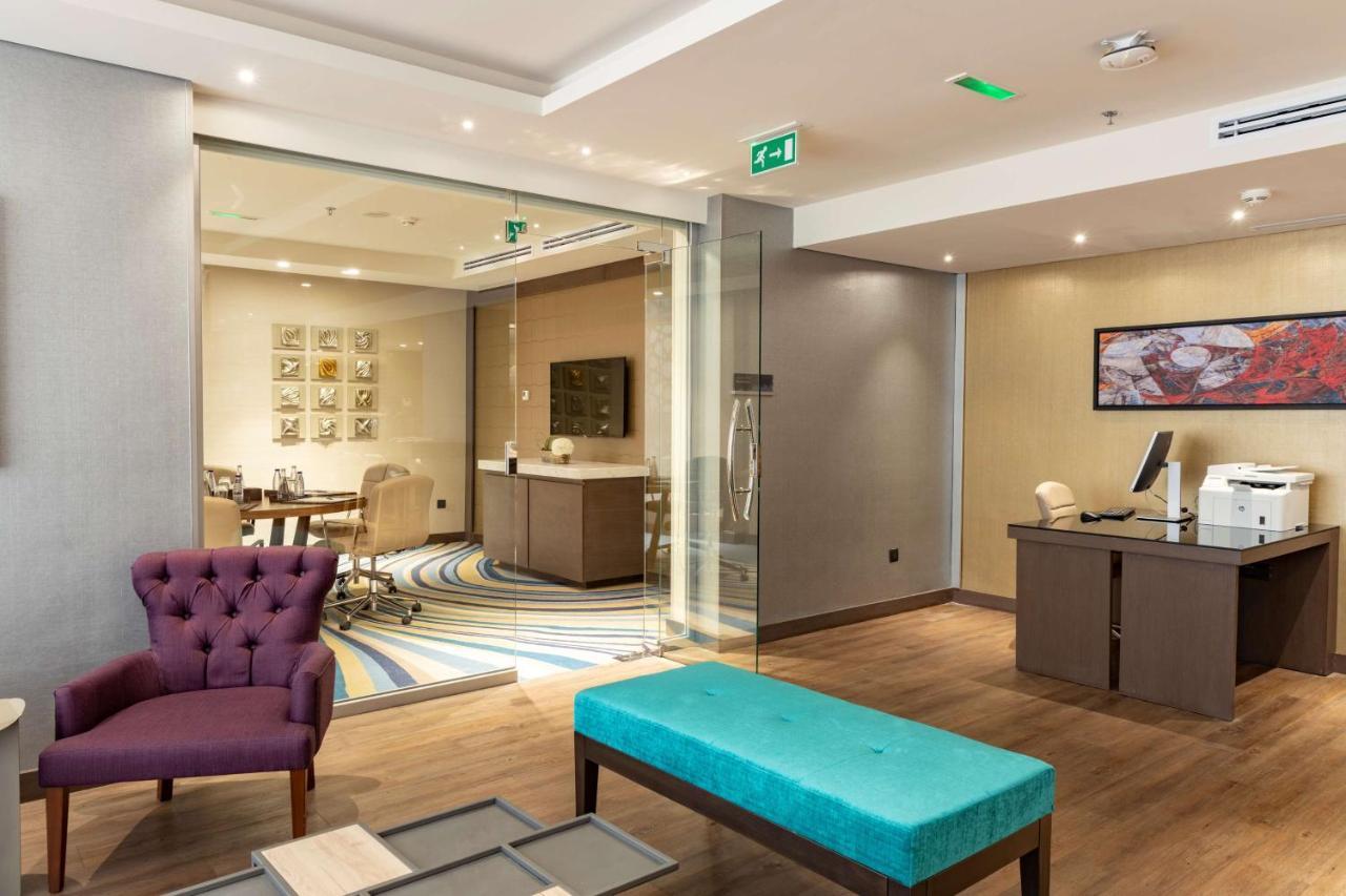 Radisson Blu Hotel, Jeddah Corniche Buitenkant foto Reception area