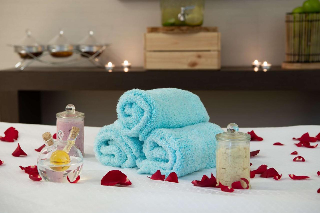 Radisson Blu Hotel, Jeddah Corniche Buitenkant foto Spa treatment
